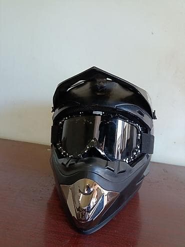 Moto və velosiped üçün kaska. Kaska çox az istifadə olunub və yeni