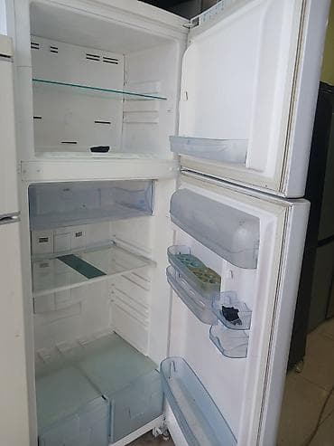 işlenmiş soyuducu: İşlənmiş 2 qapılı Indesit Soyuducu Satılır, rəng - Ağ, Təkərli — 2