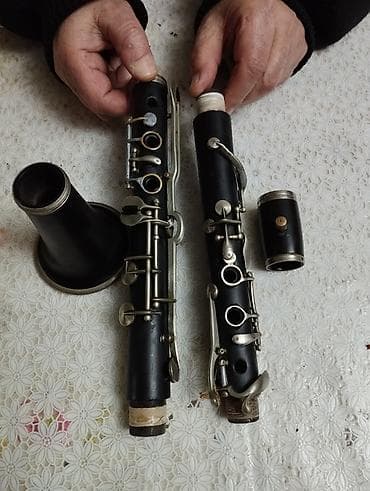 A Klarnet ( 4 açqi ) taxta Təsvir: - Qara korpus, metal klapan və