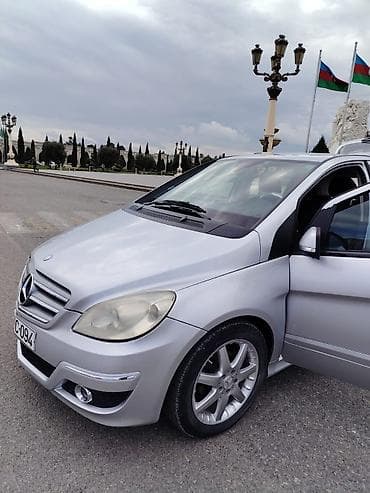 ucuz mercedes: Mercedes-Benz B-Class, gümüşü rəngli kompakt hetçbek. Xarici — 9