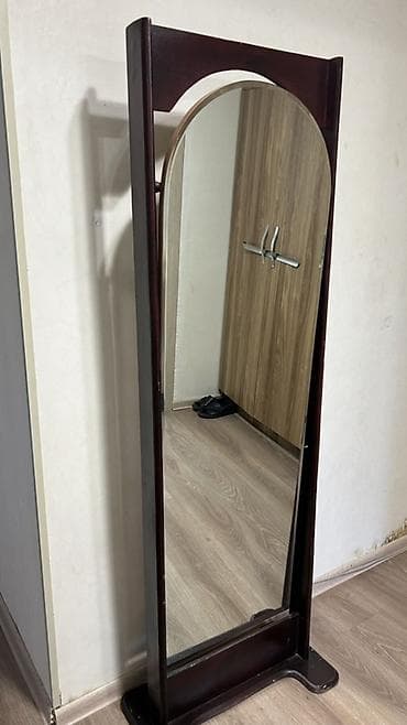 Güzgü Döşəmə üstü, Oval, Çərçivə ilə