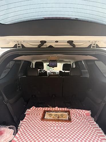 hyundai santa fe benzin: Dodge Durango – ağ rəngli, 7 yerlik geniş SUV. Mühərrik və — 6