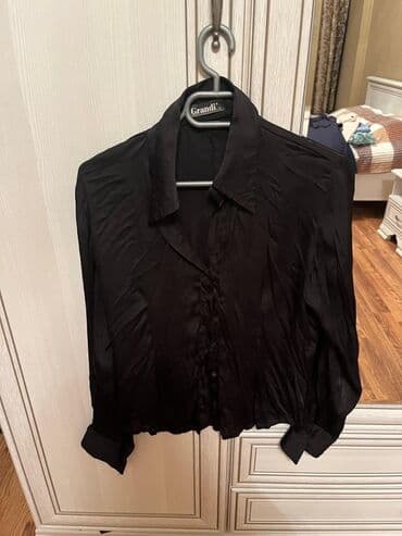 flisli qadın koftaları: Qara klassik qadın köynəyi - Rəng: tam qara - Dizayn: düyməli ön — 1