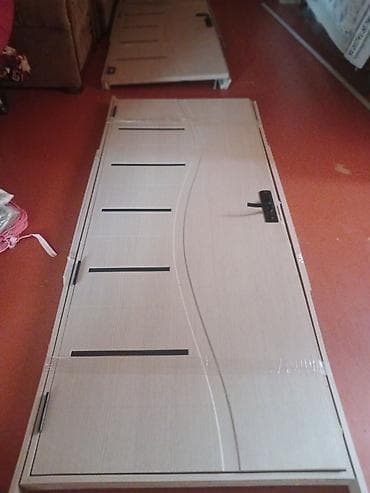 qifil sekilleri: Ağ-qəhvəyi tonlarda daxili qapı dəsti - Dizayn: Minimalist üslub, ön — 1