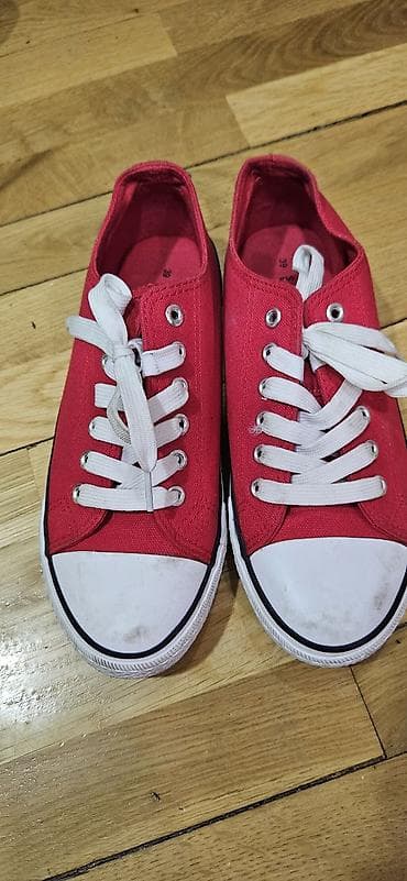 Qırmızı kanvas krossovkalar Cox az geyinilib. - Model: Aşağı boğaz