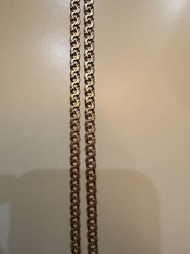 Женская обувь: 585 əyyar qızıl sep satılır
20 qram, sarı qızıl
Təmiz və problemsizdir — 2