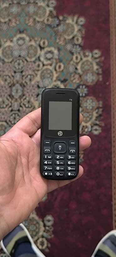 Sadə düyməli mobil telefon – model T9 - Rəng: qara, kompakt korpus -