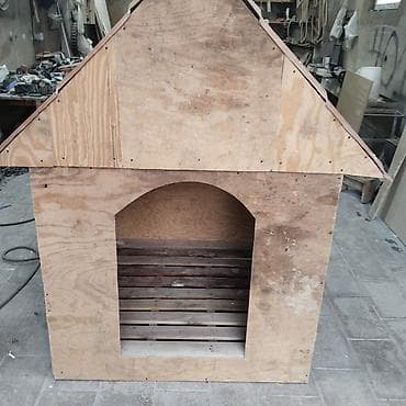 it paltarları: === PART 1: TEXTUAL DESCRIPTION === Taxtadan hazırlanmış it daxması — 8