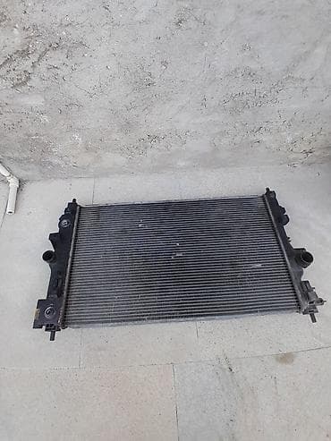 GM J300 radiator salam 1.8 serviz cruzun üsdündən çıxıb,sol aşağı