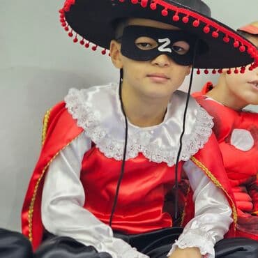 idmana aid sekiller çəkmək: Fərqli və zövqlü geyimlərimiz ilə xidmətinizdəyik! geyimlərin — 4