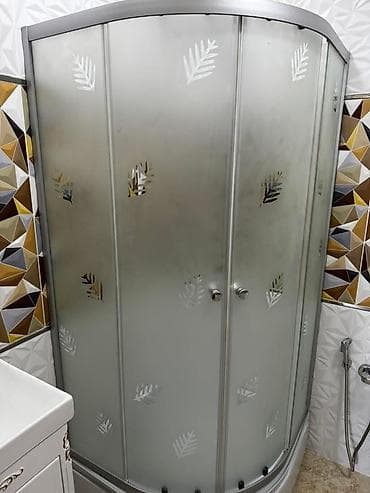 arakesmeler: Yeni duş kabina + duş, yenidir, mənzildə yaşayış olmayıb, 550 kabina + — 3