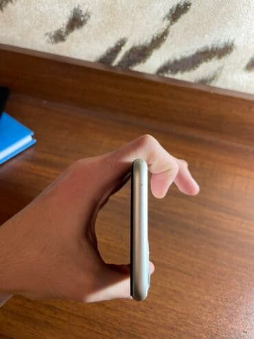 iphone 9s: IPhone 11, Gümüşü, Face ID — 1