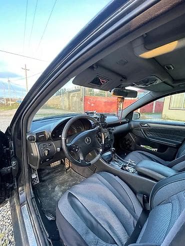 Mercedes-Benz sedan – salon təsviri - Rul: orijinal Mercedes