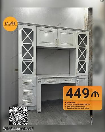 Ağ rəngdə çoxfunksiyalı yazı masası və üst modullu dolab komplekti. -