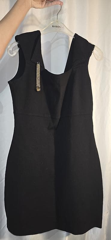 Qara mini don - Klassik qara rəngdə, bədənə oturan kəsim - Qalın