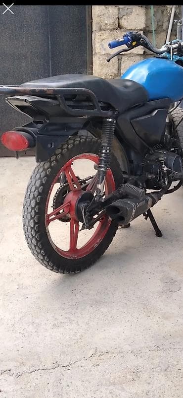 moped s50: Modifikasiya olunmuş kiçik kubajlı motosiklet - Rəng: mavi bak, qara — 2