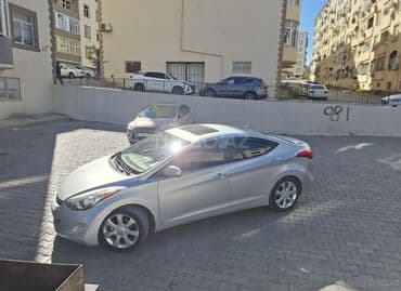 Volkswagen: Hyundai Elantra: 1.6 л | 2012 г. Седан — 3