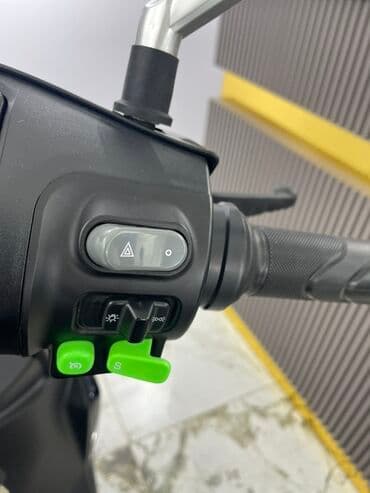 velosiped ucun isiqlar: Elektrik moped Motor: 1500 W Maksimal sürət: 72 km/s Maksimal məsafə — 1