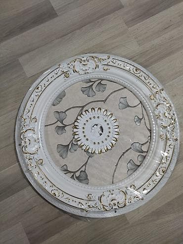 list tava: Dairəvi formalı, qızılı və ağ rənglərin ahəngində hazırlanmış tavan — 4