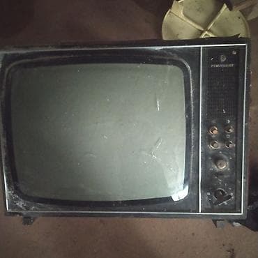 Retro “Рекорд-312” lampalı/elektron şüa borulu (CRT) televizor. -