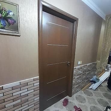 Asılqanlar: Ağac rəngində interyer qapısı - Minimalist dizayn: üfüqi metalik — 1