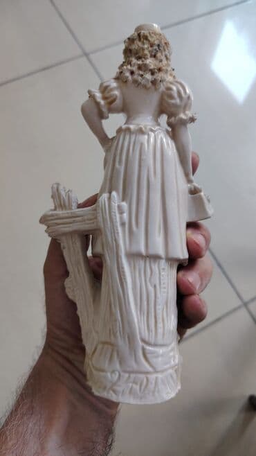 ziynət əşyaları: Винтажная декоративная фигурка девушки. Европа, 1950–1970 гг — 2