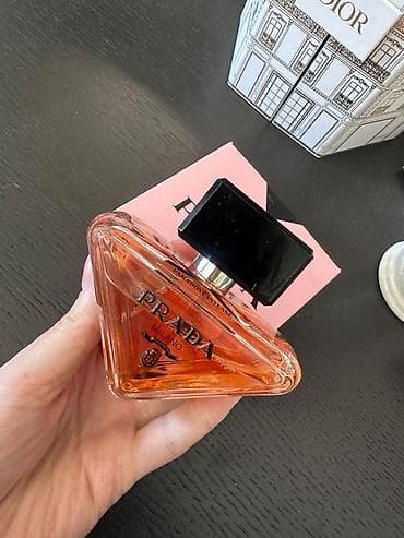 Açiıib yenidi Prada Paradoxe Eau de Parfum — qadınlar üçün ətir. - — 2