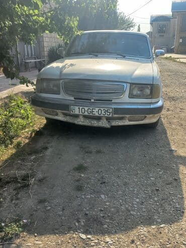 авто запчасти на опель: Ön hissədən görünən gümüşü rəngli minik avtomobili. Avtomobilin qabaq — 1