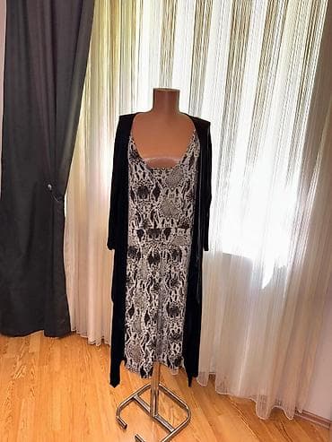 desd paltarlar: Qadın geyim naxışlı paltar qara kardiqanla bir yerde.Razmer — 1