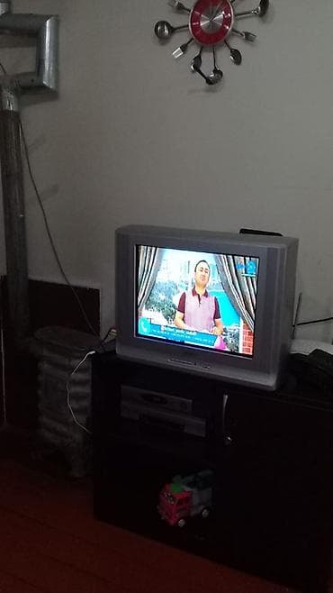 Kirayə üçün sadə, mebellə təchiz olunmuş mənzil. Eve giris