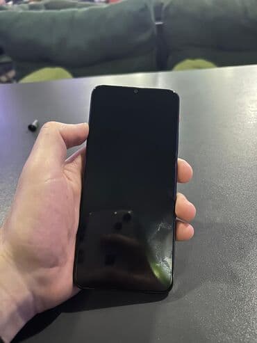 телефон fly 5: Smartfon – tam ekranlı, nazik çərçivəli dizayn - Tam ölçülü, düz ön — 1