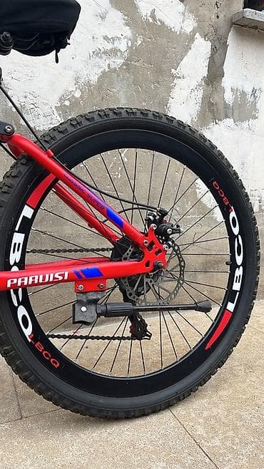 giant velosipedi: Paruisi dağ velosipedi - Təkərlər: şinlər, 26" ölçü (vizual olaraq) — 2