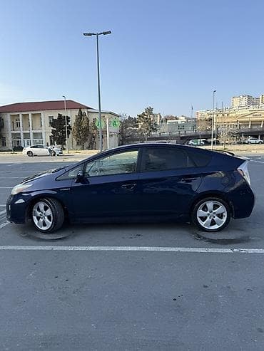 vito disk: Toyota Prius Hybrid – mavi rəng, 5 qapılı liftbek kuzov. Texniki — 5