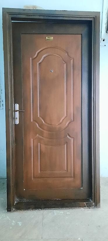 qapi boyasi: Dəmir giriş qapısı - Material: polad/dəmir konstruksiya, ağır və — 2