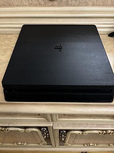 pleys: PlayStation 4 Slim oyun konsolu Xüsusiyyətlər: - Rəng: qara, yığcam — 1