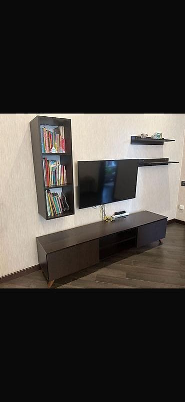 televizor altligi divarda: Düz TV altlığı, Polkalı, Laminat — 1