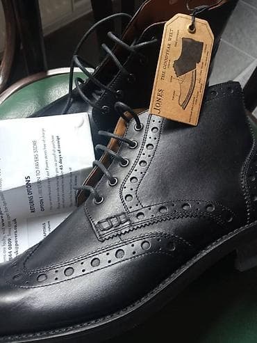Botinkalar: Londondan endirimdə 250 manata alınıb. Təmiz dəridir.Təzədir.Ölçüsü — 4