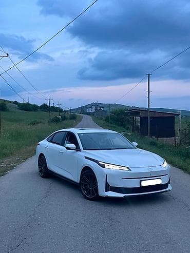 Avtomobil satışı: Changan Qiyuan A05 hibrid sedan Maşın əla vəziyyətdədir, 50.000 km — 3