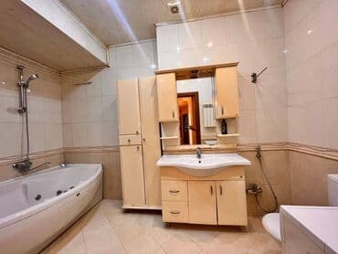 nərimanovda köhnə tikili evlər: Nərimanov Rayonu 17 mərtəbəli binanın 11 ci mərtəbəsində 3 otaqlı — 8