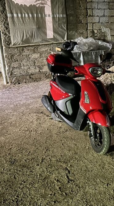 maped ucuz: Qırmızı rəngli şəhər skuterı - Korpus: parlaq qırmızı, qara akentlər — 1