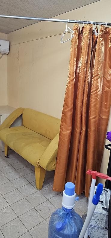 Mebel: Gözəllik salonu üçün 3 dəst saç güzgüzü 2 dırmaq stolu işlənmiş — 7