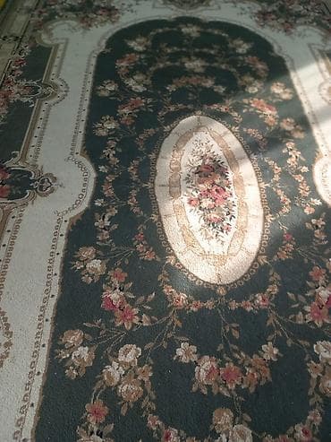 uglavoy divan: Uqlovoy divan Acilir,baza var. Bezi yerlerde sokuy var. Qiymet 150 azn — 6