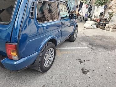 niva wuweleri: LADA 4x4 (Niva) – mavi rəng, 3 qapılı, tam ötürücülü off-road — 5