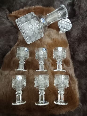 Büllur içki dəsti - Tərkibi: 1 ədəd qapaqlı qrafin + 6 ədəd balaca lalafo.az -da Büllur içki dəsti - Tərkibi: 1 ədəd qapaqlı qrafin + 6 ədəd balaca