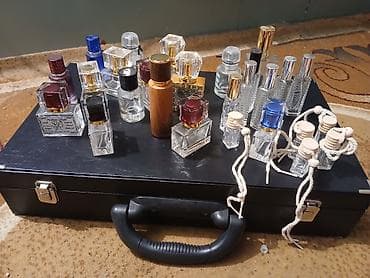 busi: Səyyar ətir satışı üçün xüsusu hazırlanmış çamadan. içərisində boş — 3