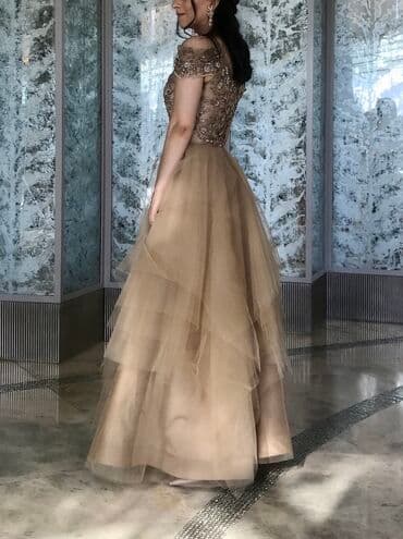 mərkəzi univermaq qizil: 1 defe geyinilib, tikilmishdi, razmer S — 2