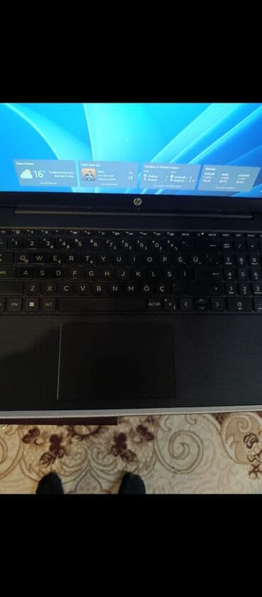 Masaüstü kompüterlər və iş stansiyaları: HP noutbuk alt tarafında küçük bir çatlak vardır ama hiç bir — 3