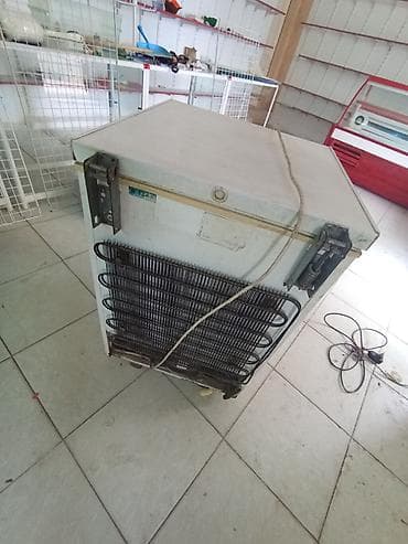 Аренда оборудования: Vitrin soyuducular satılır. Qırmızı olan işləkdir. Digər iksinin — 5