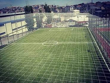 Təzədi.Gözlər 10x10 eni və uzunluğu isə 10x20di.Futbol meydançası üçün