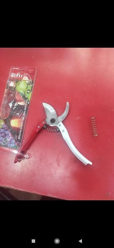 Qayçılar, bıçaqlar: Qayçı topdan satış 6 man. çox isdəyən olsa cuzi endirim olar paçkada — 4